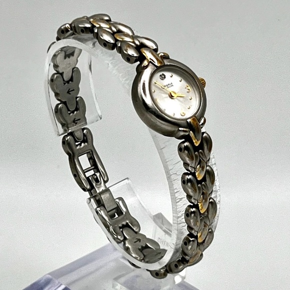 Caravelle by Bulova Vintage Petite Gold and Silver tones Ladies Watch Working - Picture 3 of 8